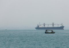 Ancaman Baru di Teluk Persia: Iran Tutup Jalur Laut Vital, AS Siaga Tinggi