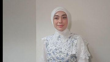 Momen Haru Celine Evangelista Lepas Putri Sulung ke Pesantren, Ungkap Alasan Pendidikan Agama