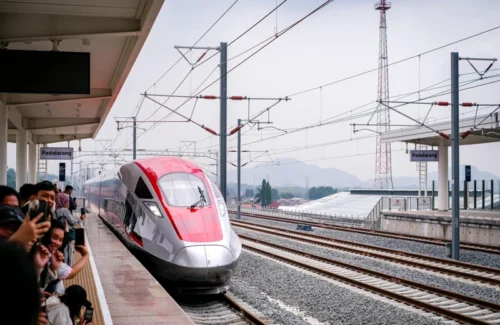 Resmi Gratis! Jadwal Kereta Feeder Whoosh Bandung-Padalarang 2026: Solusi Hemat Waktu dan Biaya