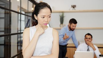 Waspada! 7 Sinyal Tersembunyi Orang yang Diam-diam Iri dengan Kesuksesan Anda