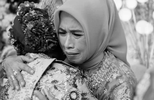 Lulu Tobing & Yasmin Napper Ungkap Momen Paling Berharga Bersama Ibu: "Disuapi Ibu, Kenangan Manis Bareng Saudara"