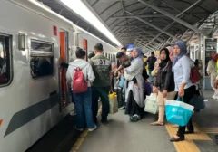 Lonjakan Penumpang Kereta Api di Jatim: KAI Daop 8 Surabaya Catat Angka Nyaris 1 Juta di Libur Sekolah 2026