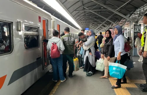 Lonjakan Penumpang Kereta Api di Jatim: KAI Daop 8 Surabaya Catat Angka Nyaris 1 Juta di Libur Sekolah 2026