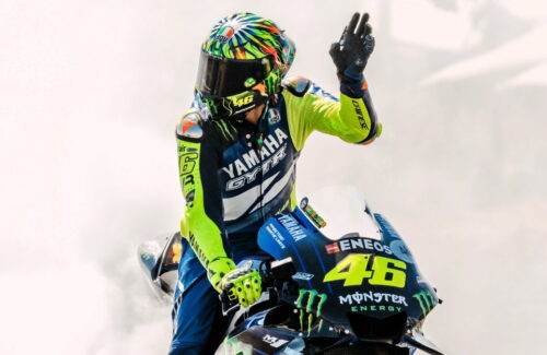 Kembalinya Sang Legenda: Valentino Rossi Gebrak Goodwood dengan Yamaha MotoGP
