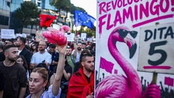 Ribuan Warga Albania Geruduk Tirana, Protes Keras Proyek Mewah Trump Organization