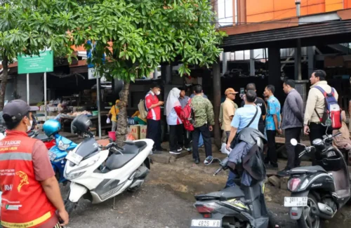 Ribuan Pedagang Surabaya Bebas Biaya Sewa Lapak, Pemkot Berantas Pungli