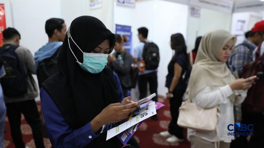 Pertumbuhan Semu: Ekonomi Indonesia Terjebak 'Jobless Growth', Ini Tawaran Solusi Islam