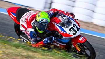 Kiprah Gemilang: Kiandra Ramadhipa Taklukkan Sachsenring, Meraih Kemenangan di Red Bull MotoGP Rookies Cup 2026