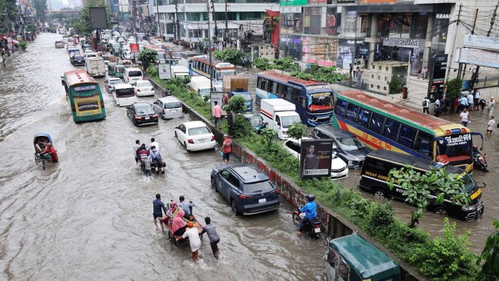 Banjir Bandang Landa Dhaka: Jutaan Jiwa Terjebak, Ratusan Nyawa Melayang