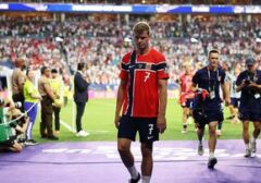 Momen Krusial Norway vs. Inggris: Sorloth Tuai Sorotan Tajam, Haaland Tak Tersentuh Umpan?
