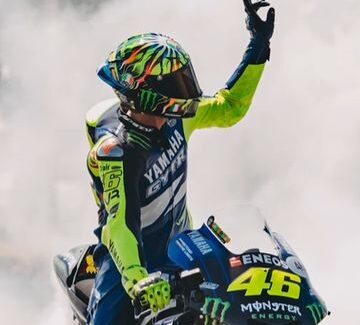 Nostalgia Legendaris: Rossi Kembali Taklukkan Sirkuit dengan Yamaha YZR-M1 Setelah Pensiun
