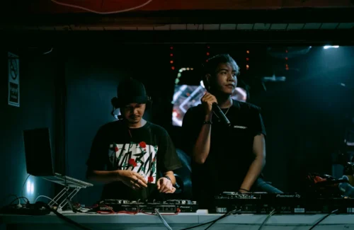 Gebrak Panggung EDM, Nyxx, Tokio, dan IQUA Rilis "TÔ Fora": Pesan Keberanian Lewat Dentuman Bass