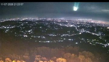 Misteri Cahaya Api di Langit Jawa Terkuak: Bukan UFO, Ini Penjelasan Ilmiah BRIN