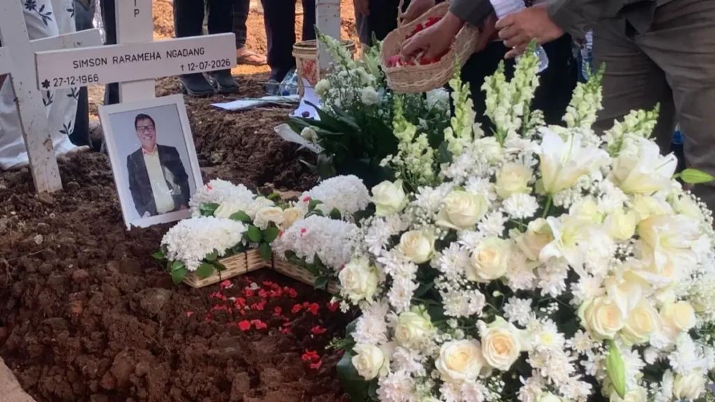 Tangis Pecah Iringi Kepergian Komedian Temon: Duka Mendalam Keluarga di TPU Tanah Kusir