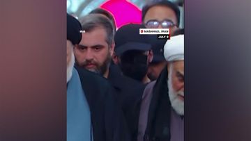 Misteri Sosok Berkacamata di Pemakaman Khamenei, Diduga Putra Mahkota Mojtaba