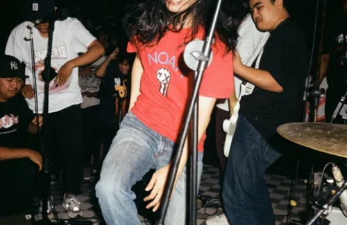Vokalis Legendaris Circle Jerks 'Semprot' Fan Pendukung Trump di Panggung: 'Kau Pengkhianat?'