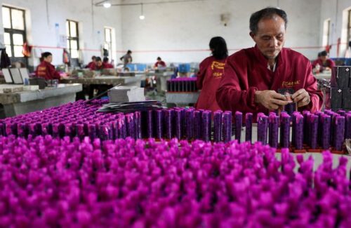 Gelombang PHK Melanda China: Jutaan Profesional Terpaksa Banting Stir Jadi Kurir