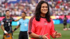 Dari Layar Kaca ke Lapangan Hijau: Bintang 'Ted Lasso' Cristo Fernandez Jalani Debut Profesionalnya