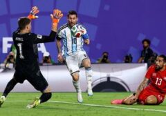 Momen Menggemaskan: Bocah Maskot 'Nembak' Messi di Tengah Sengitnya Laga Piala Dunia 2026