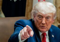 Trump Janjikan 'Pajak Selat Hormuz', Kapal Kargo Terancam Bayar 20%