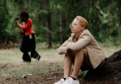 Terjebak di Labirin Tak Berujung: Film 'Backrooms' Siap Hadirkan Horor Psikologis di Bioskop 2026
