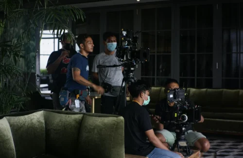 Acha Septriasa Suntik Mati Karakter Aktris, Lahir Jadi Sutradara Debut '9 Aku, Love Heals' 2026