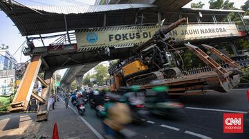 TRAGEDI JPO TENDEAN: Muatan Alat Berat Hantam Jembatan, Nyaris Runtuh di Jaksel