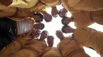 Misteri Kembalinya Para Bintang Shaolin Soccer di "Kung Fu Hustle": Siapa Saja yang Muncul?