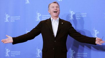 Mengejutkan! Sam Neill Akan Muncul di Dua Film Besar Pasca-Kabar Duka, Salah Satunya Sekuel 'Godzilla x Kong'