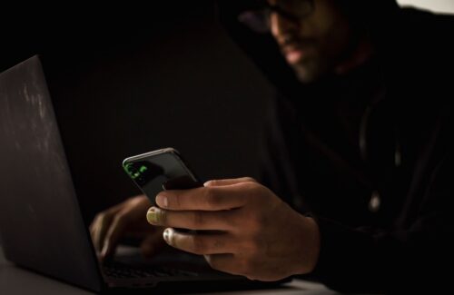 Opini Keras: Haruskah Pelaku Judi Online Didegradasi dari Penerima Bansos?