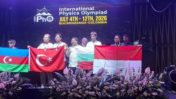Genggam Emas, Fisikawan Muda Indonesia Torehkan Sejarah di IPhO Kolombia 2026
