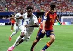 Perang Dingin Lini Tengah: De la Fuente Pusing Pilih Pedri atau Fabian Ruiz Hadapi Prancis
