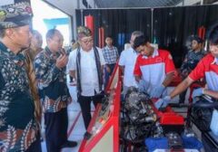 Dorong Vokasi Otomotif, TMMIN Serahkan Mesin Toyota untuk Dua SMK Unggulan Lombok