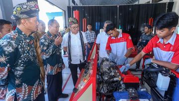 Dorong Vokasi Otomotif, TMMIN Serahkan Mesin Toyota untuk Dua SMK Unggulan Lombok