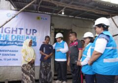 Terangi Kehidupan Warga Dhuafa, PLN Siantan Salurkan Listrik Gratis Lewat Program CSR