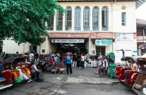 Senyum Leganya Tukang Becak: Beras untuk Keluarga Terjamin Berkat Negara
