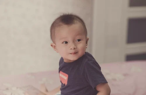 Pilihan Nama Bayi Laki-Laki 2026: Kombinasi Kekuatan, Kebijaksanaan, dan Aura Modern