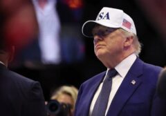Demi Diplomasi, Trump Cabut Ancaman 'Jatah Preman' di Selat Hormuz, Namun Sanksi Tetap Menjerat Iran