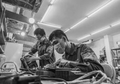 Menolak Menyerah pada Nasib: Kisah Inspiratif Pemuda Difabel Meraih Sukses Lewat Jasa Servis Elektronik Berkat Dukungan Kemensos