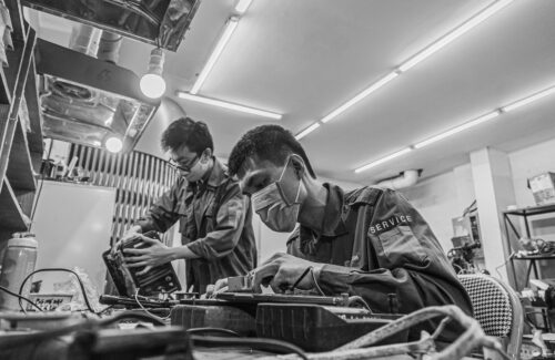 Menolak Menyerah pada Nasib: Kisah Inspiratif Pemuda Difabel Meraih Sukses Lewat Jasa Servis Elektronik Berkat Dukungan Kemensos
