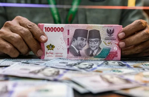 Ancaman Rupiah Tertekan: Dolar AS Diperkirakan Makin Perkasa Hari Ini
