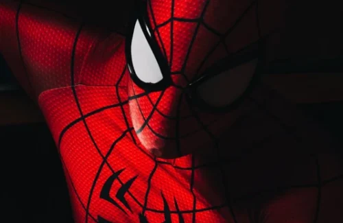 Mengapa Bukan Peter Parker? Ben Reilly Hadir sebagai Spider-Man Noir, Nicolas Cage Ungkap Alasan Mengejutkan