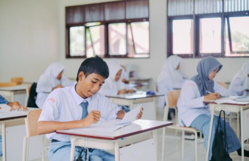 Bangkit dari Jalanan: Kisah Inspiratif Eks-Anak Jalanan yang Kembali ke Sekolah Melalui Program Rehabilitasi Sosial Kemensos