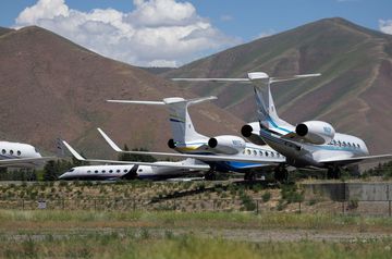 Pertemuan Elite Dunia di 'Kamp Konsentrasi' Miliarder: Ratusan Jet Pribadi Memadati Langit Idaho