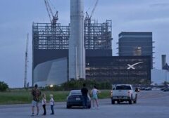 Siap Mengangkasa! Booster 20 Starbase Siaga untuk Uji Terbang Starship ke-13 SpaceX