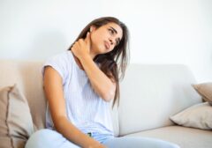 Terjaga dengan Leher Kaku? Ini 5 Jurus Ampuh Atasi Pegal Akibat Salah Posisi Tidur