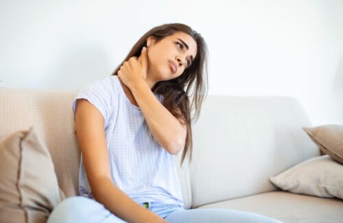 Terjaga dengan Leher Kaku? Ini 5 Jurus Ampuh Atasi Pegal Akibat Salah Posisi Tidur