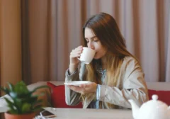 Pecinta Kopi dengan Maag? Nikmati Tanpa Perih dengan 5 Trik Jitu Ini di 2026!