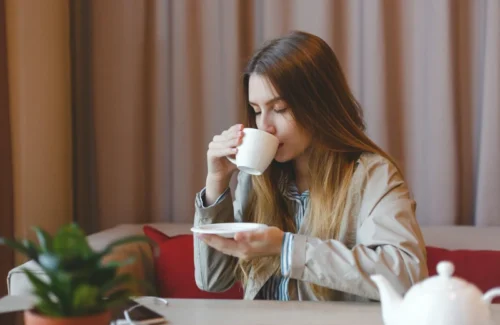 Pecinta Kopi dengan Maag? Nikmati Tanpa Perih dengan 5 Trik Jitu Ini di 2026!