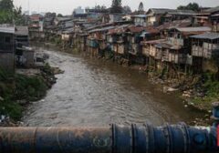 Aksi Nekat Emak-emak di Jakarta Utara: Cebur ke Kali Demi Hindari Hukuman Pencurian di Minimarket